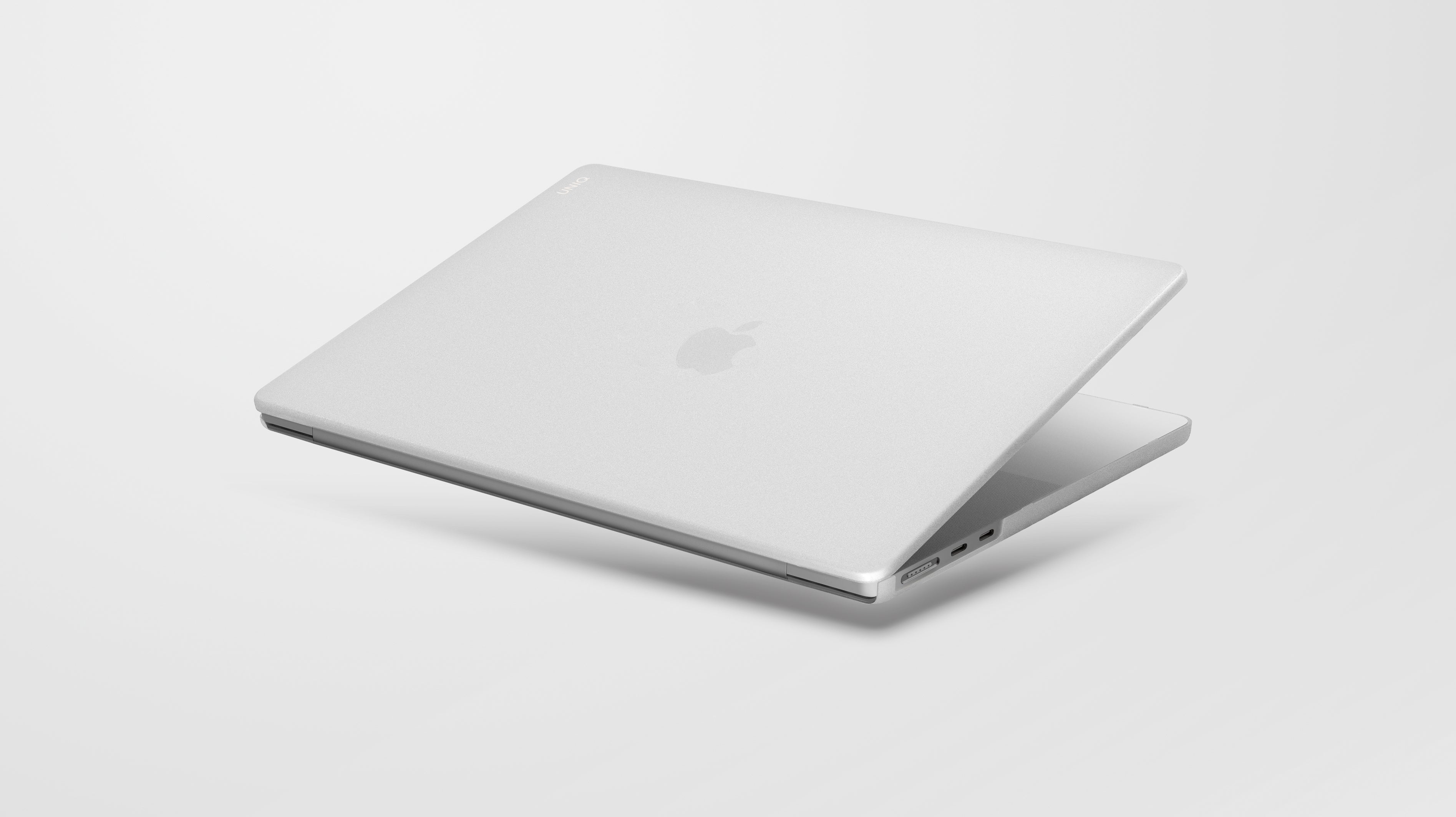 Funda / Carcasa Para Macbook Air 15" 2023 Uniq Claro (Incluye Protector de Teclado y de Camara Web)