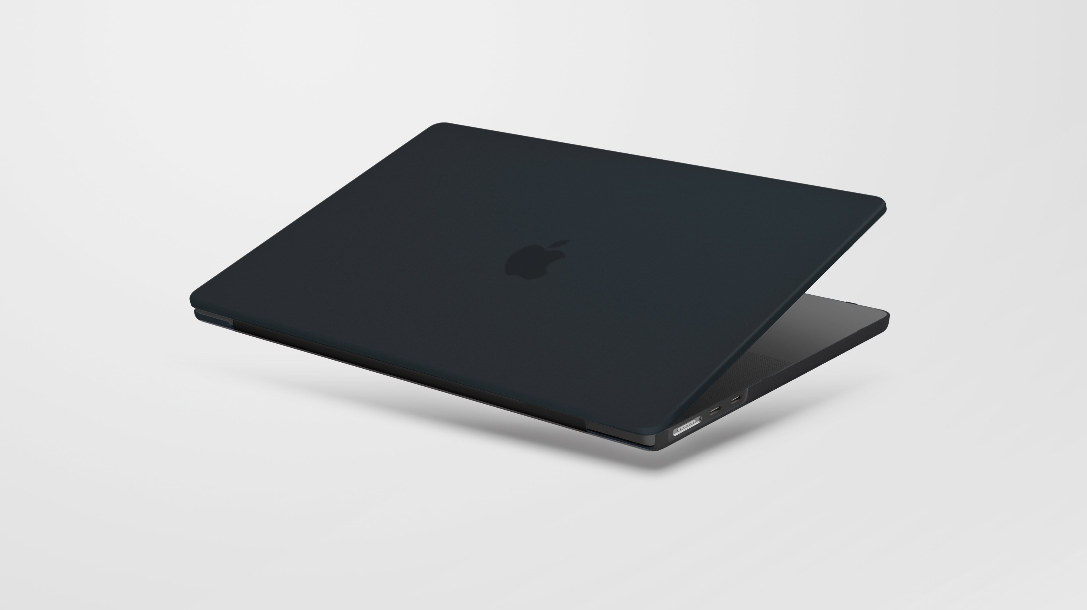 Funda / Carcasa Para Macbook Air 15" 2023 Uniq Claro (Incluye Protector de Teclado y de Camara Web)