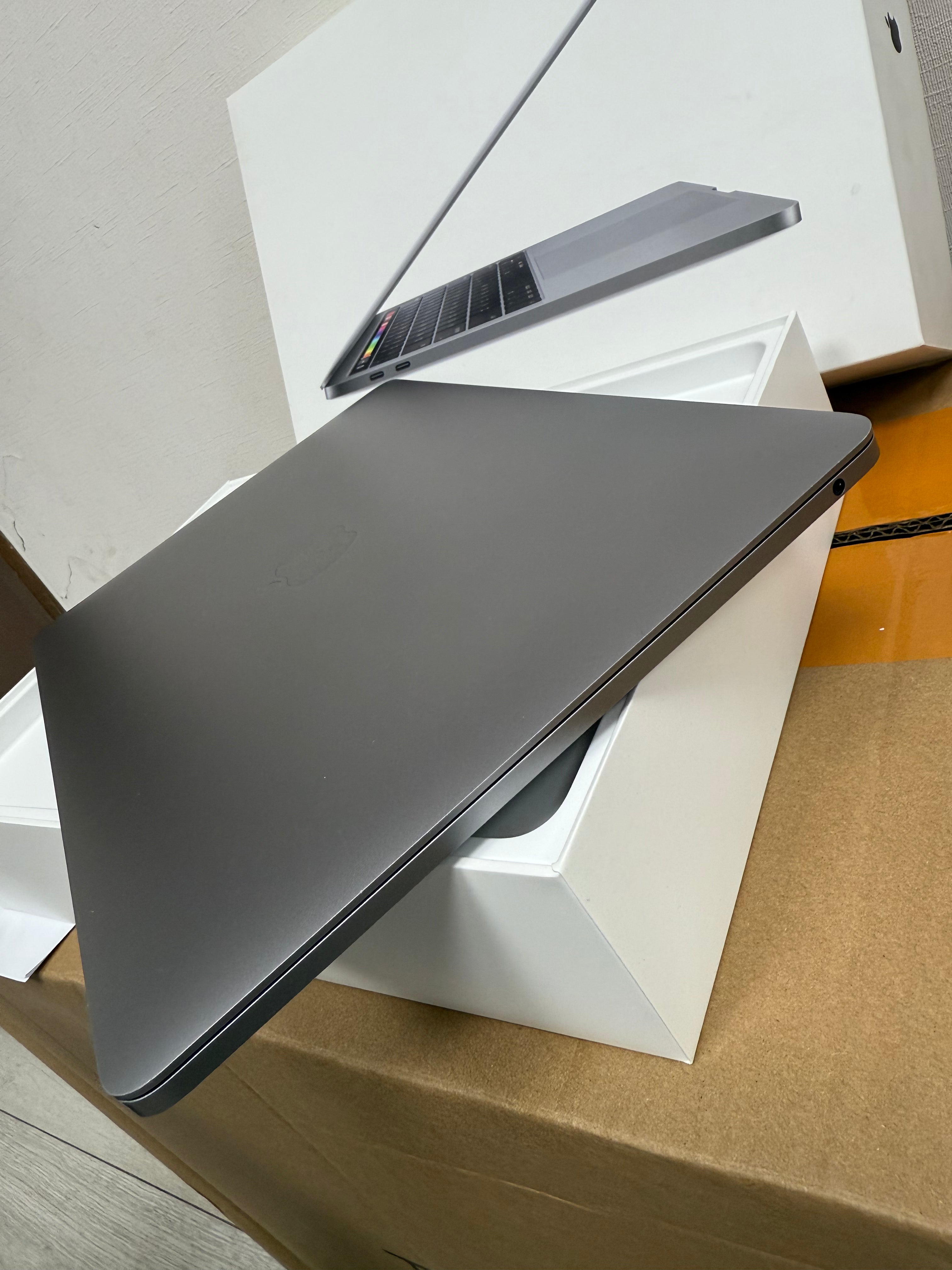 MacBook Pro 13” 2019 – Intel Core i5, 8GB RAM, 128GB SSD – Excelente Estado (detalle pantalla)