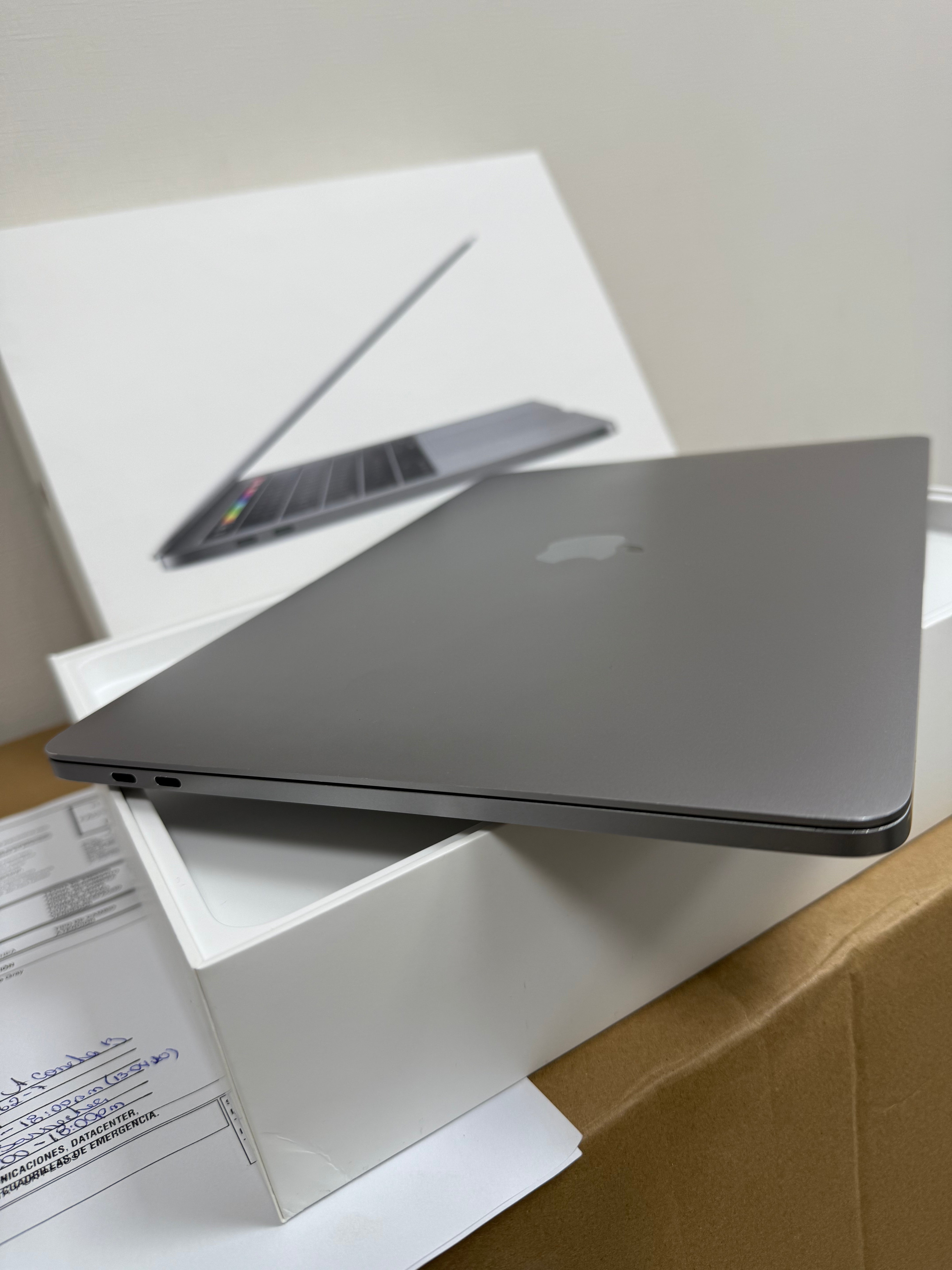 MacBook Pro 13” 2019 – Intel Core i5, 8GB RAM, 128GB SSD – Excelente Estado (detalle pantalla)