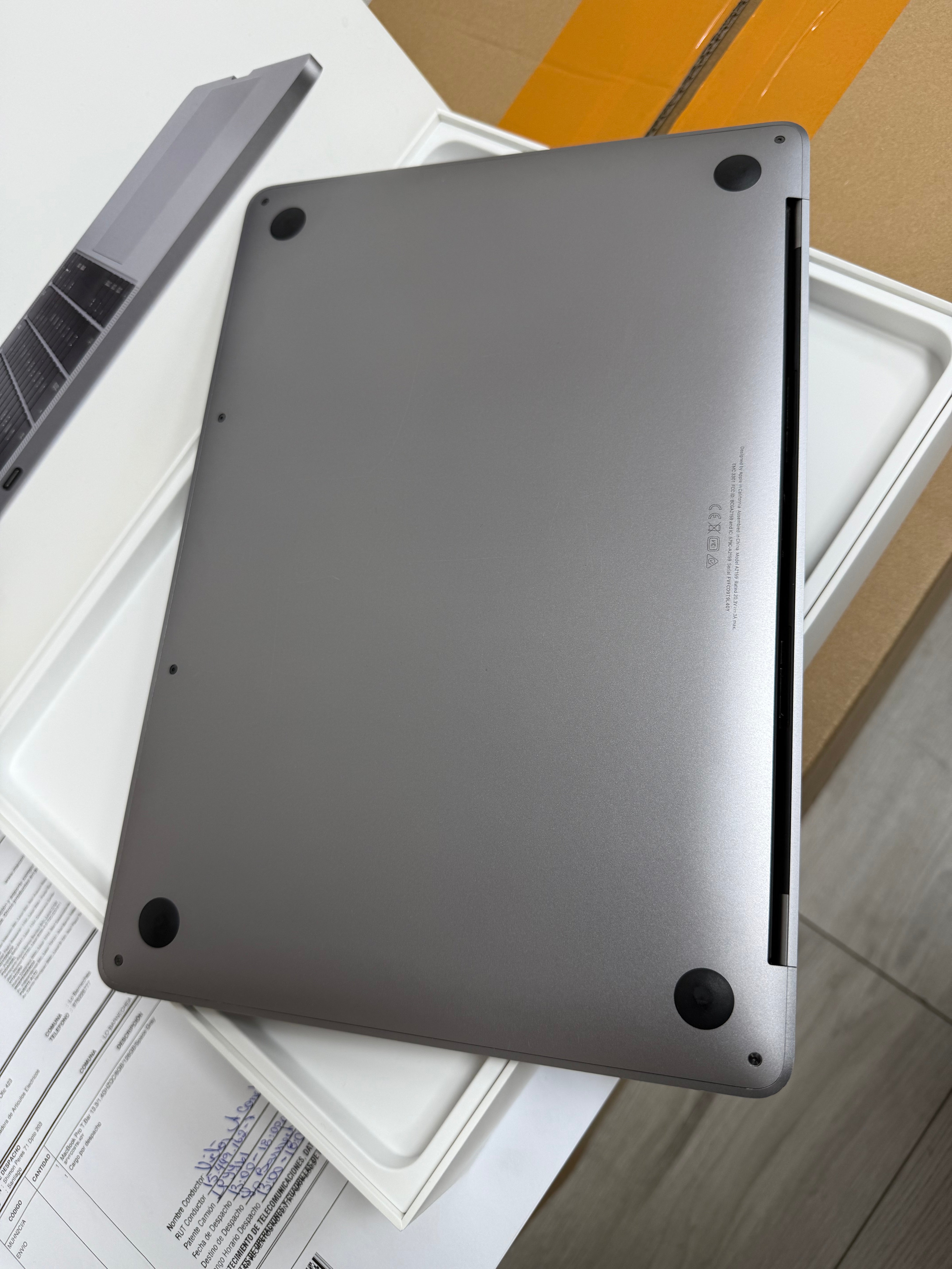 MacBook Pro 13” 2019 – Intel Core i5, 8GB RAM, 128GB SSD – Excelente Estado (detalle pantalla)
