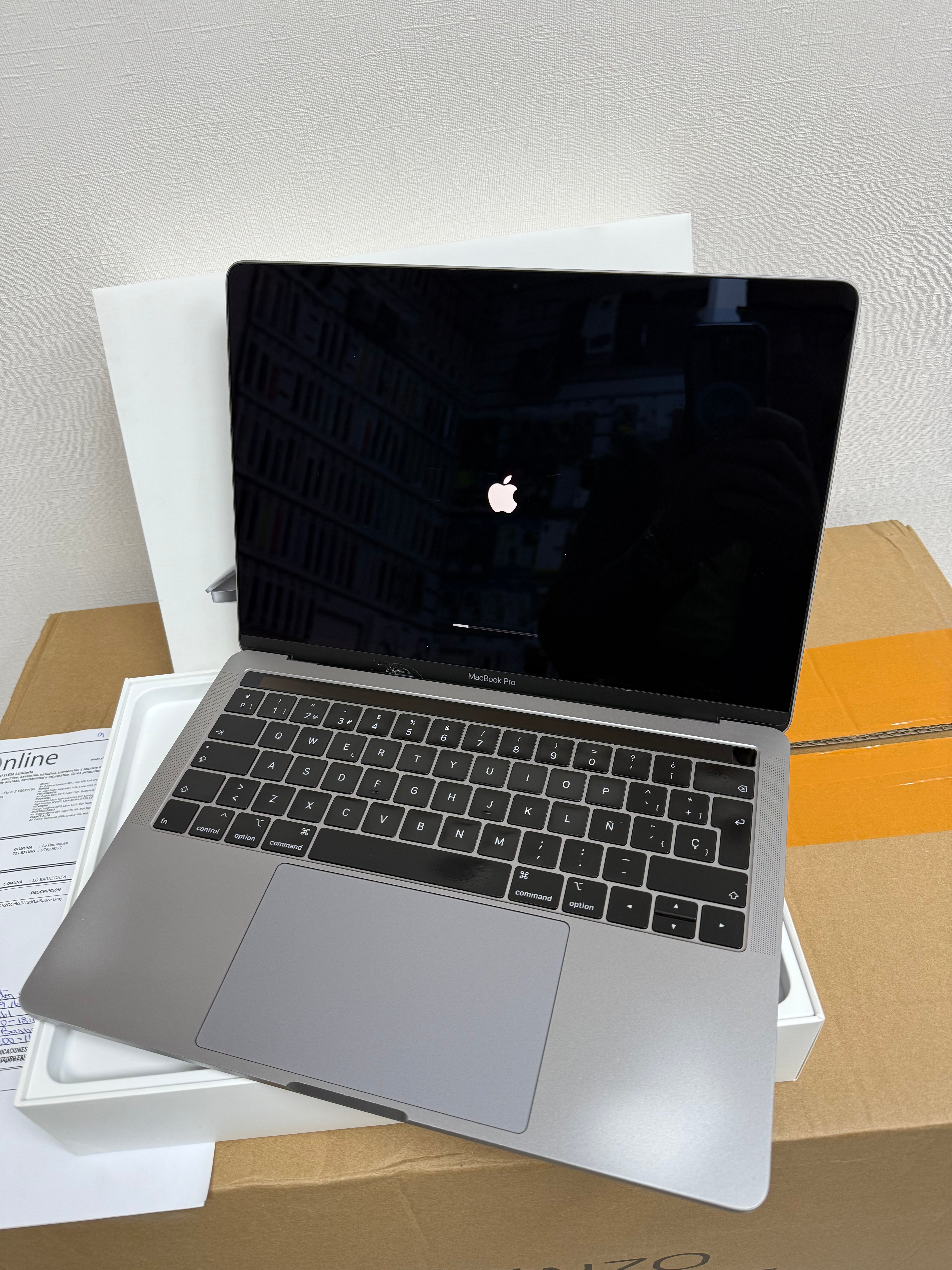 MacBook Pro 13” 2019 – Intel Core i5, 8GB RAM, 128GB SSD – Excelente Estado (detalle pantalla)