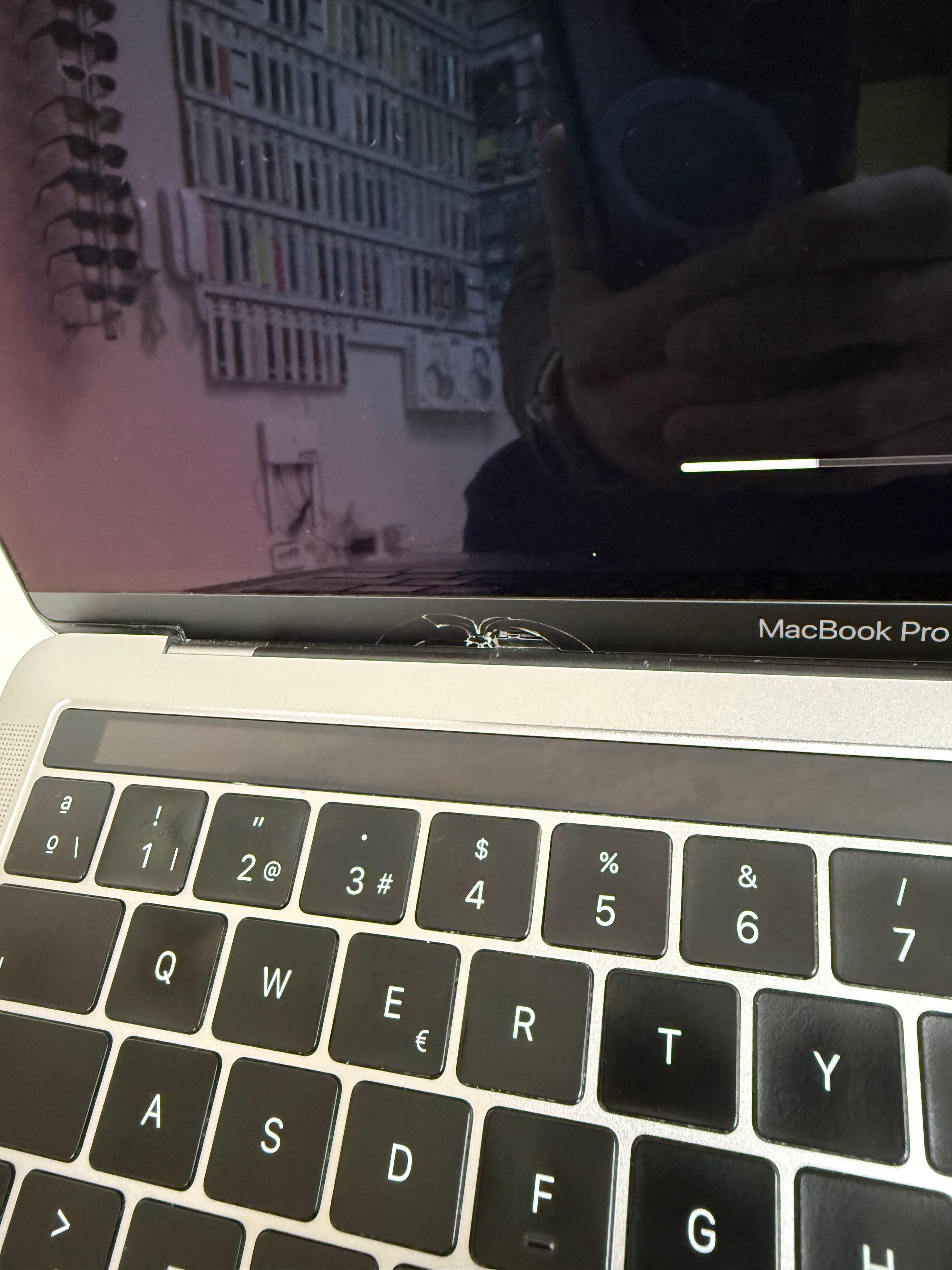 MacBook Pro 13” 2019 – Intel Core i5, 8GB RAM, 128GB SSD – Excelente Estado (detalle pantalla)