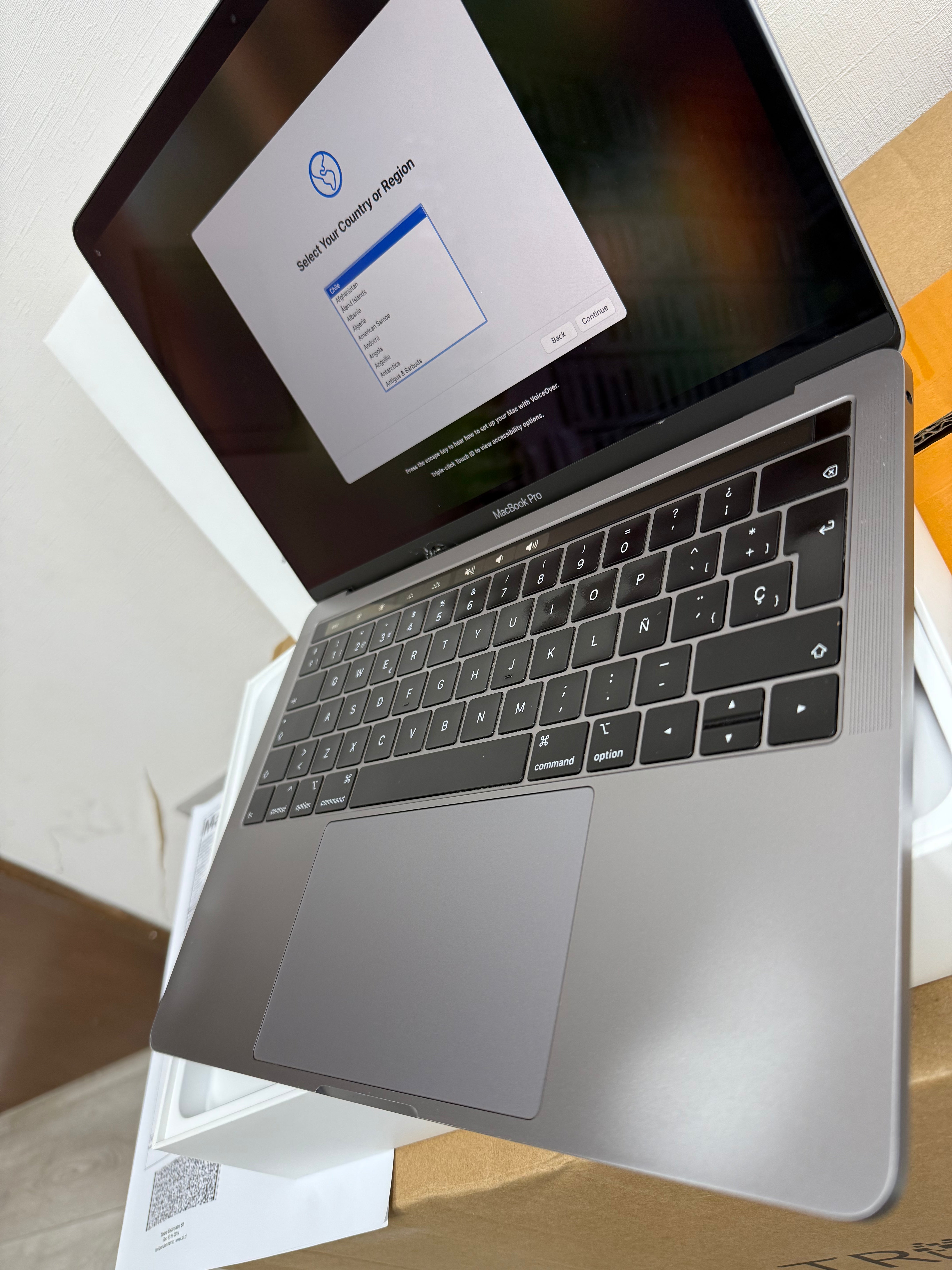 MacBook Pro 13” 2019 – Intel Core i5, 8GB RAM, 128GB SSD – Excelente Estado (detalle pantalla)